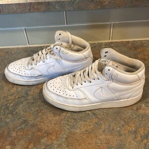 Nike White Womens Shoe Size 7.5
